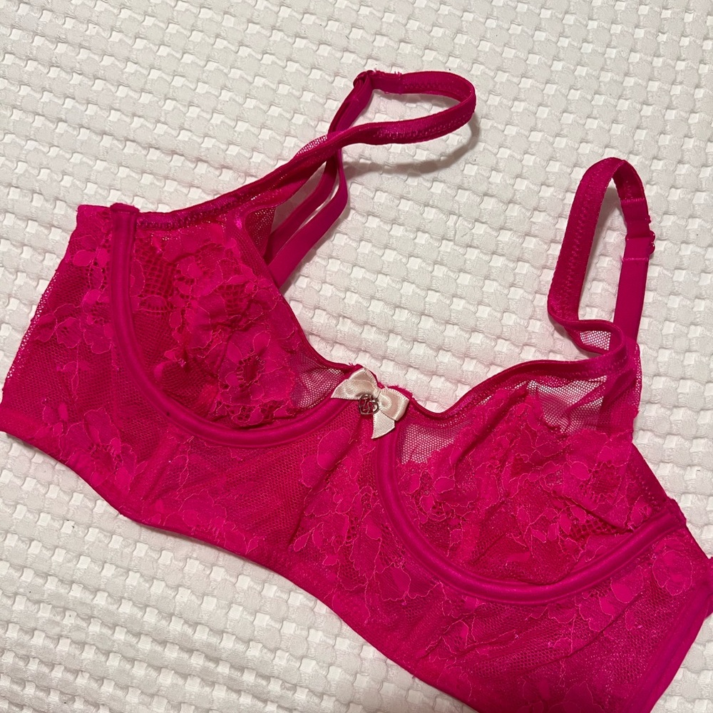 VICTORIA'S SECRET
BODY BY VICTORIA UNLINED DEMI